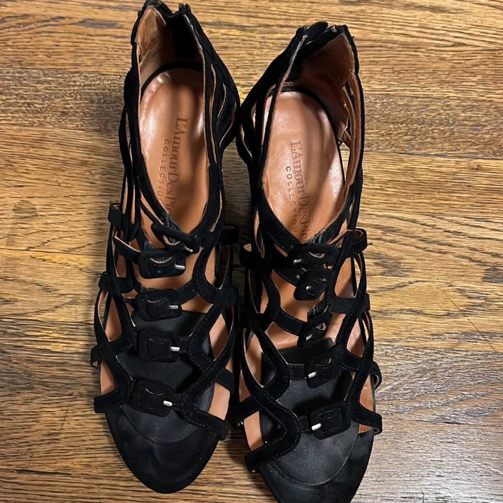 L’Amour Des Pieds suede wedge